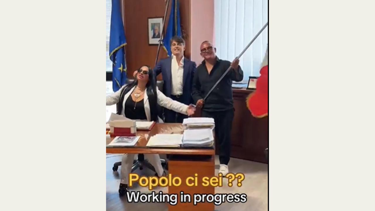 Rita De Crescenzo e Napolitano Store: show indecoroso alla Regione Campania