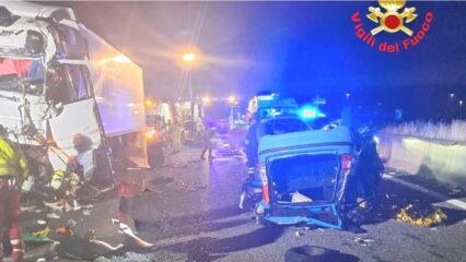 Autostrada A1: 21enne muore nello scontro auto contro camion