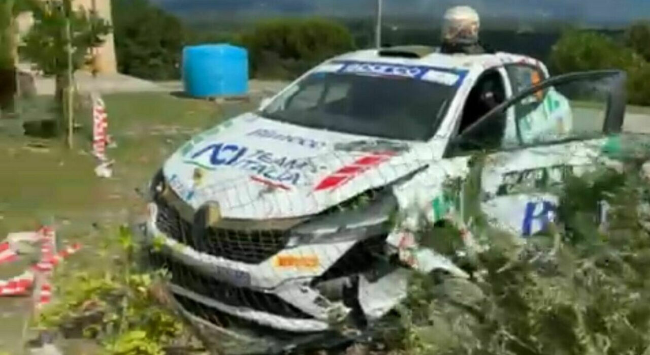 Falvaterra: auto contro un muro al rally del Lazio. Un morto