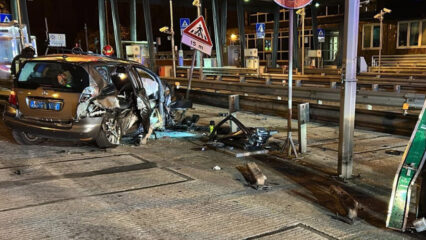 Autostrada A57: auto finisce contro il casello, muore una donna