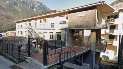 Campagna: genitore irrompe a scuola e minaccia prof e preside