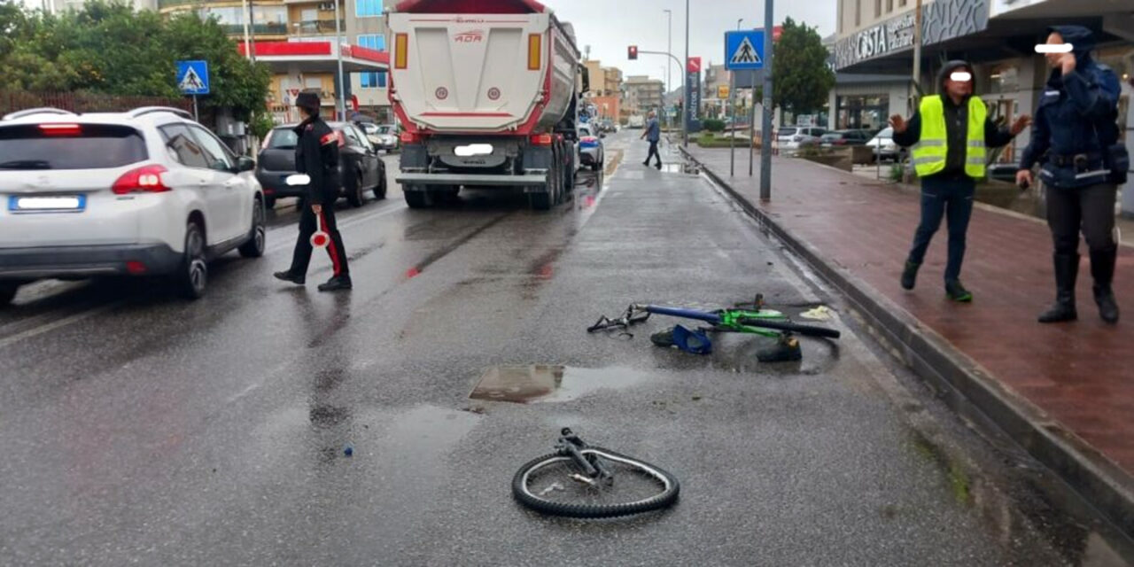 Francesco Vita muore mentre è in bici. Travolto da un tir