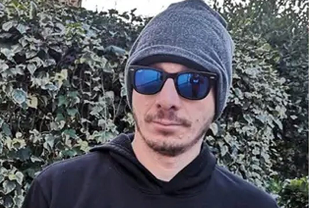 Paolo Colucci, 43 anni, contro un palazzo con la sua auto. E' morto sul colpo