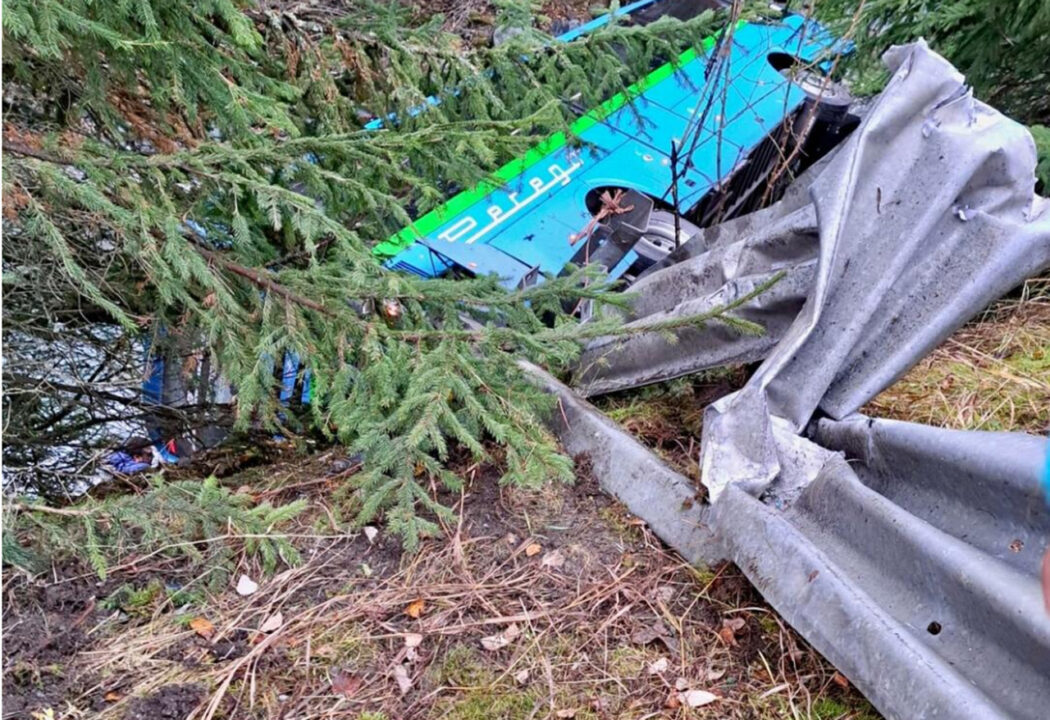 Valfurva: scuolabus fuori strada, 5 i feriti. Molto grave l'autista
