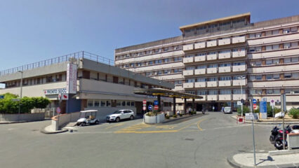 Muore a 8 anni travolto dal crollo di un muro