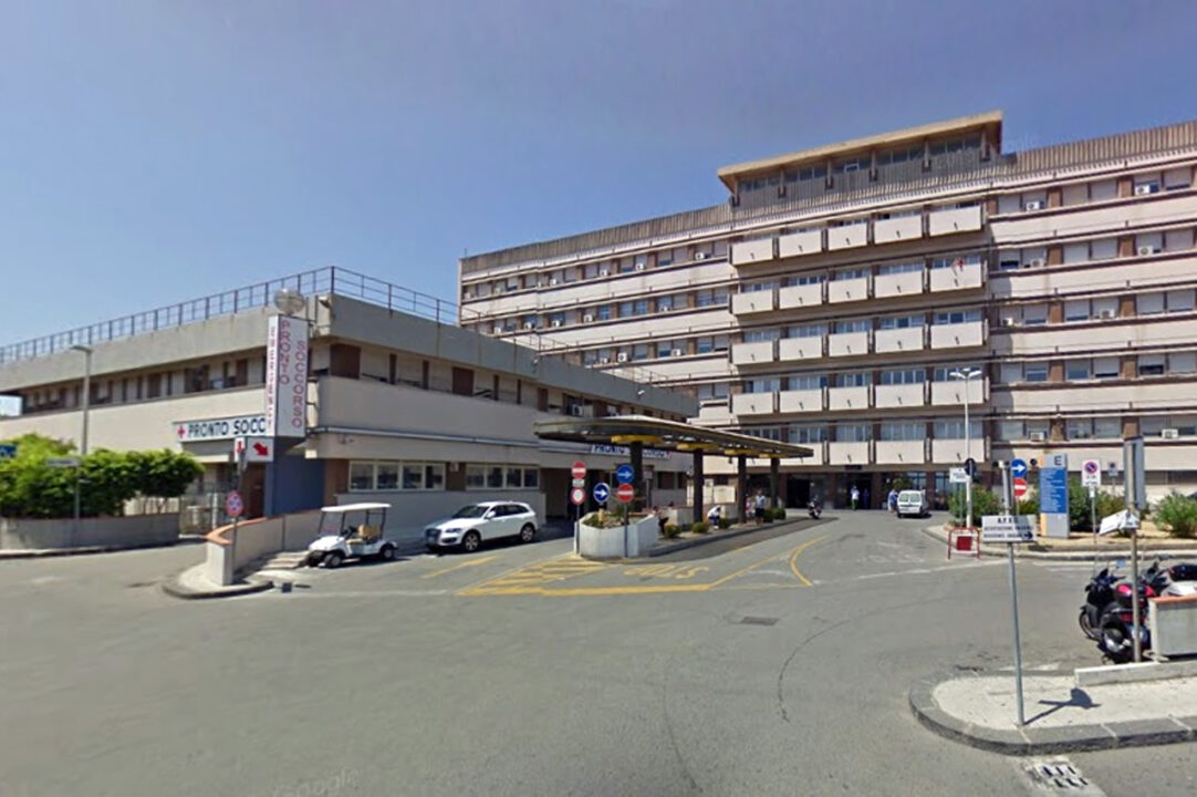 Muore a 8 anni travolto dal crollo di un muro