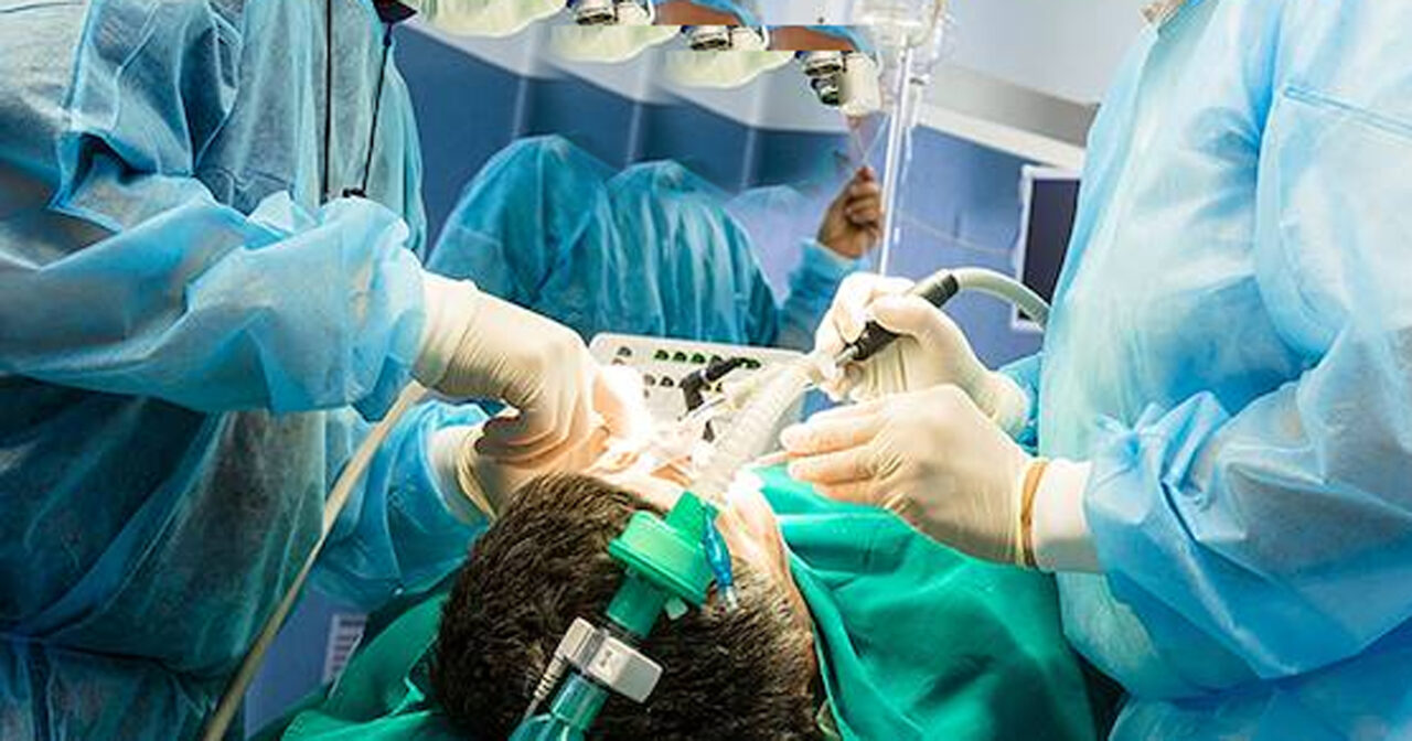 Arezzo: donna finisce in coma dopo trapianto di capelli