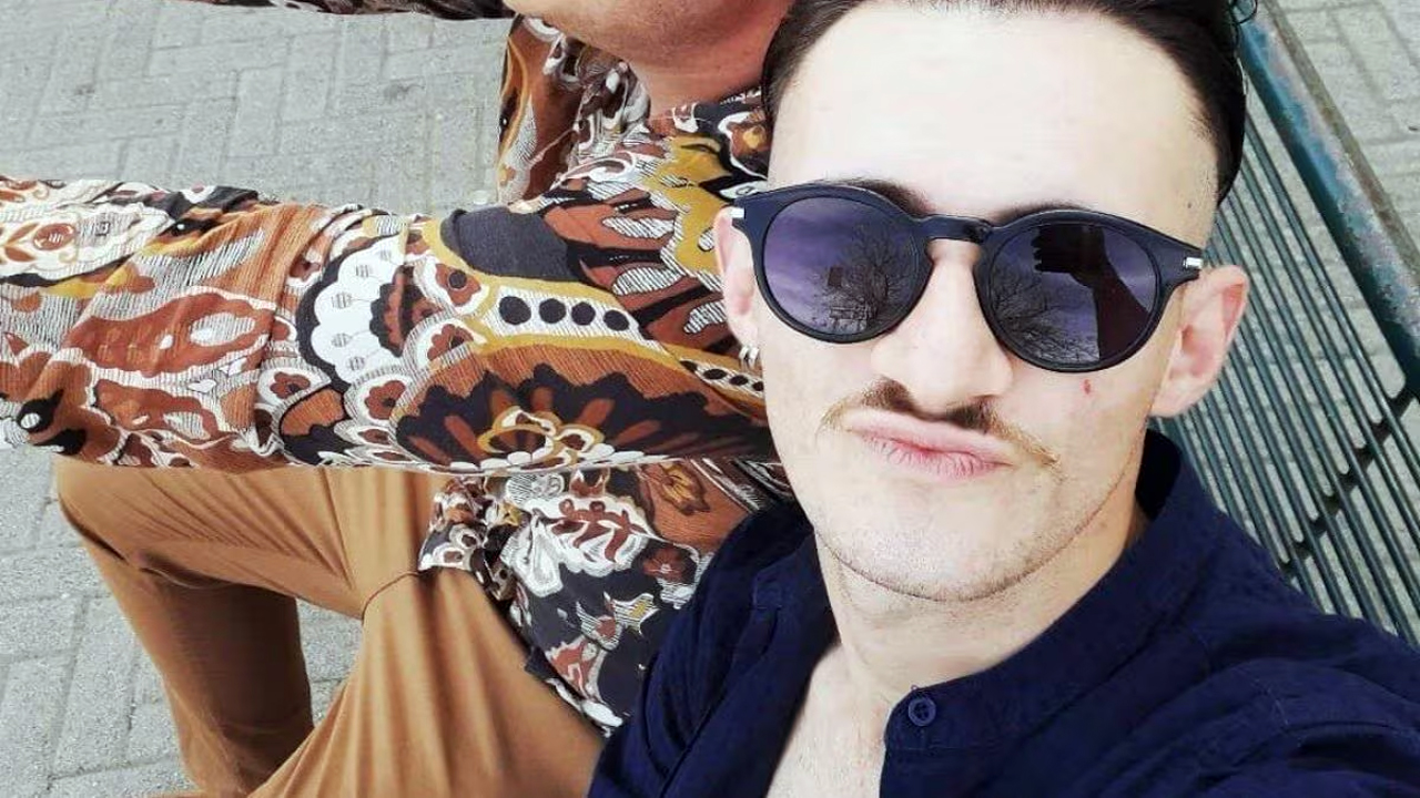 Cristian Matteo D’Agostino finisce con l’auto contro un palo e muore