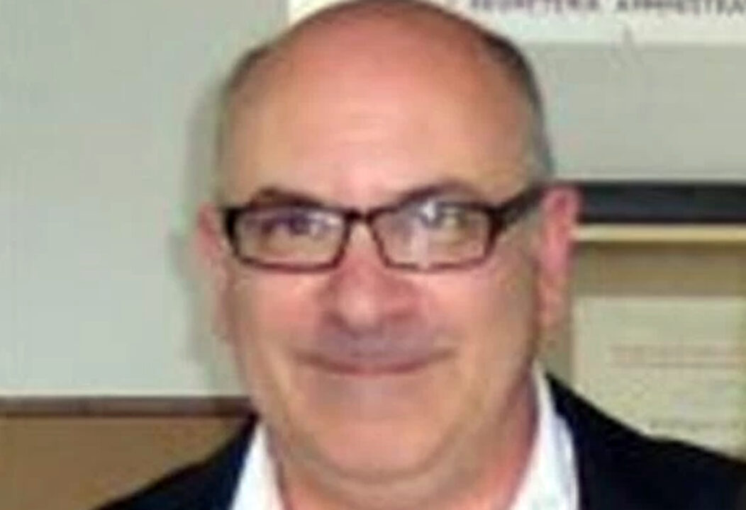 Enrico Trotto, docente, si accascia e muore a scuola