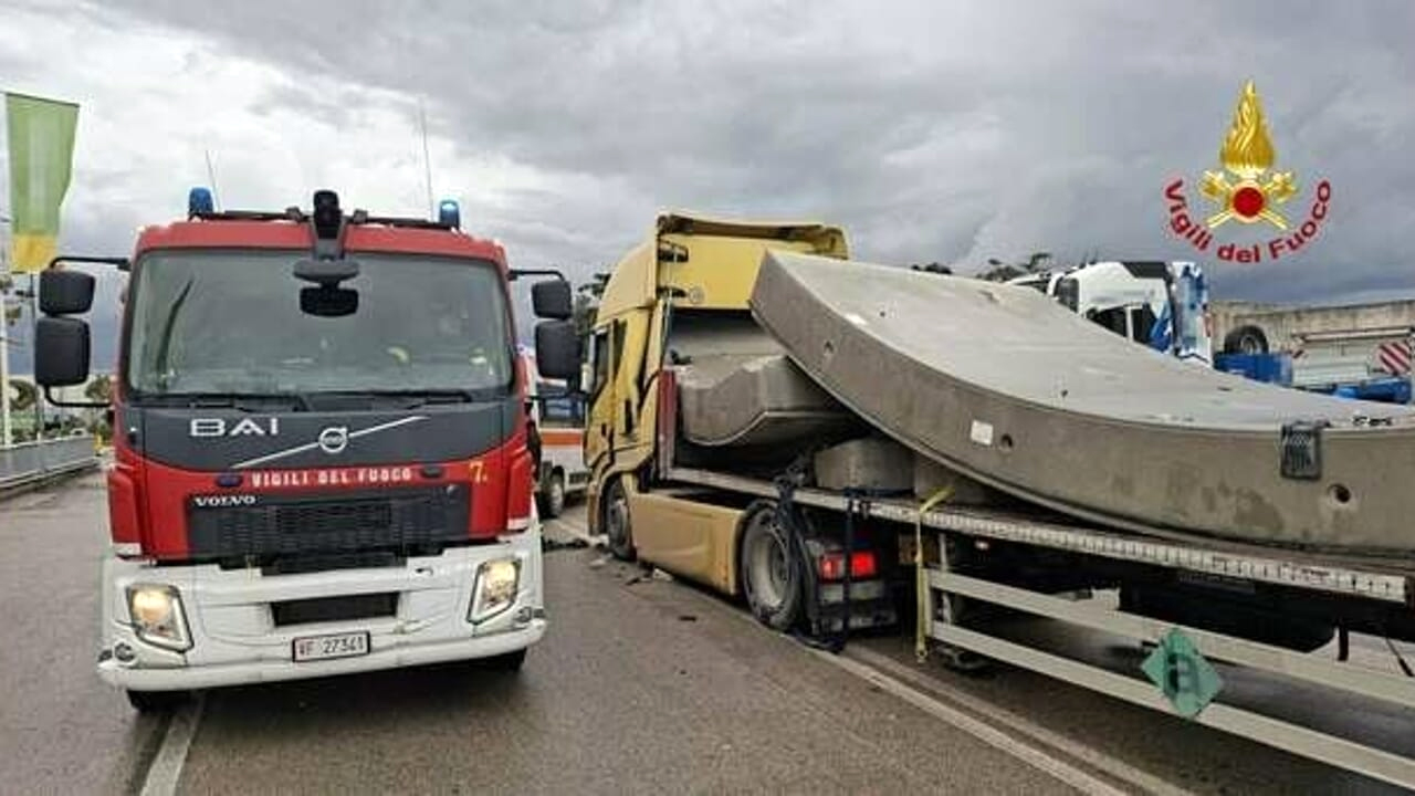 Marcianise: muore camionista schiacciato dal carico del suo tir