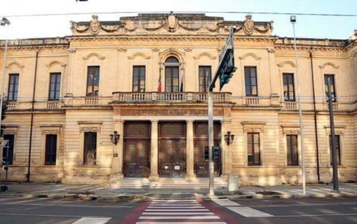 Lecce: studente di 15 anni precipita dal bagno della scuola