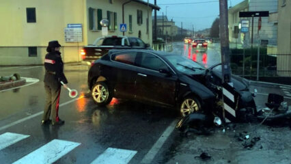 Pradalunga: 57enne perde la vita finendo con l'auto contro un semaforo