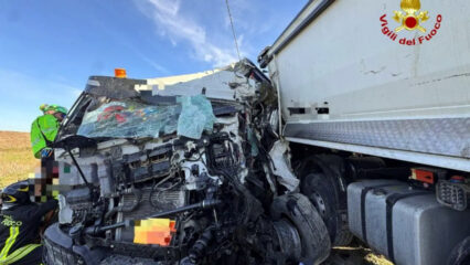 Ravenna: scontro fra due camion. Un morto e un ferito grave