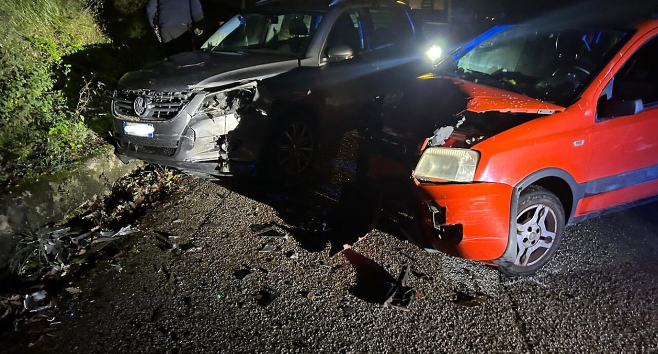 Scontro frontale tra auto sulla Via del Mare nel Salernitano