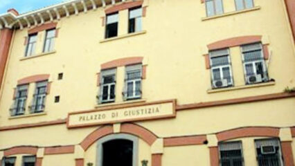 Regali in cambio di sesso. 25enne abusava di un 13enne