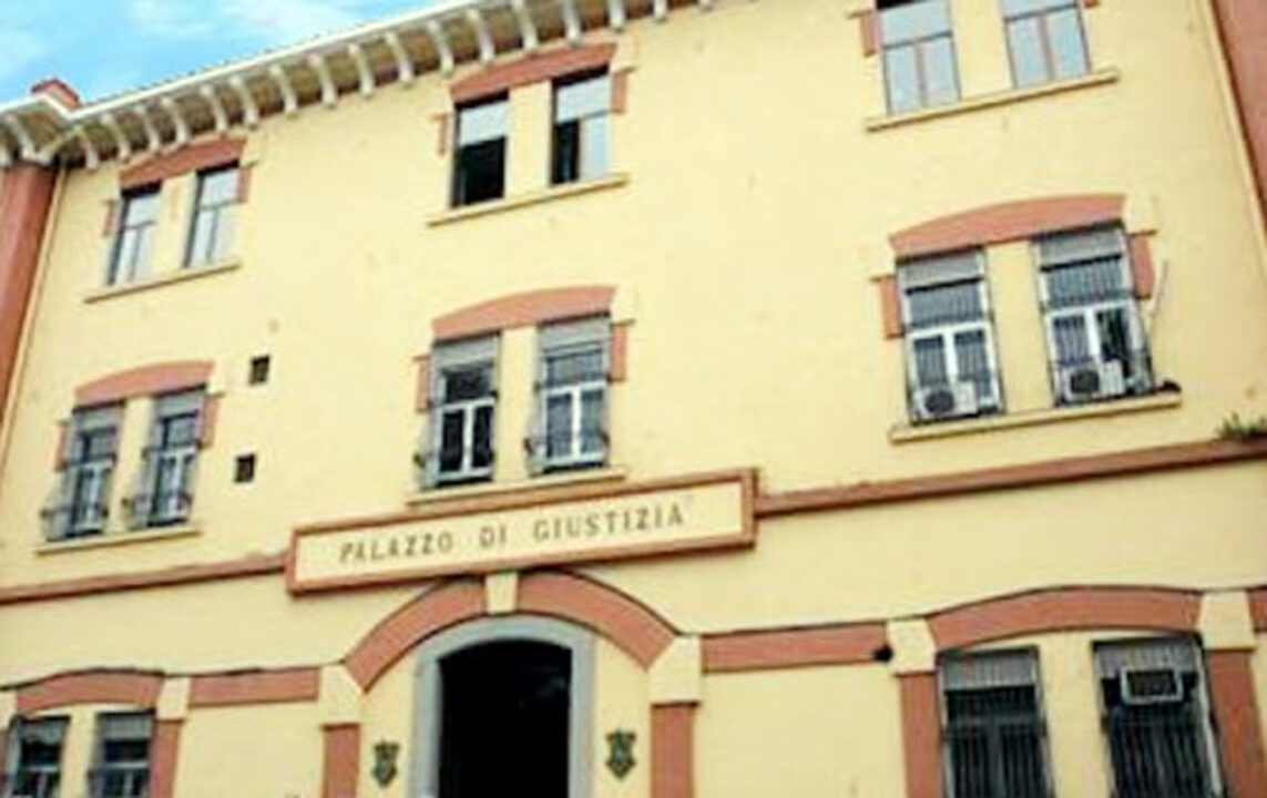 Regali in cambio di sesso. 25enne abusava di un 13enne