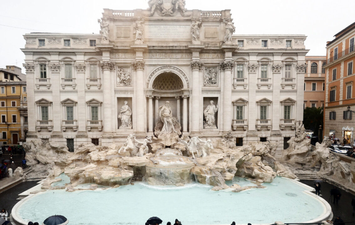 Fontana di Trevi a pagamento, 2 euro il biglietto