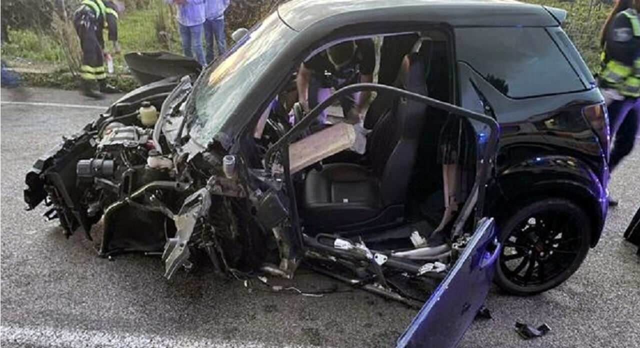 Formello: 16enne alla guida di una microcar muore nello scontro tra auto