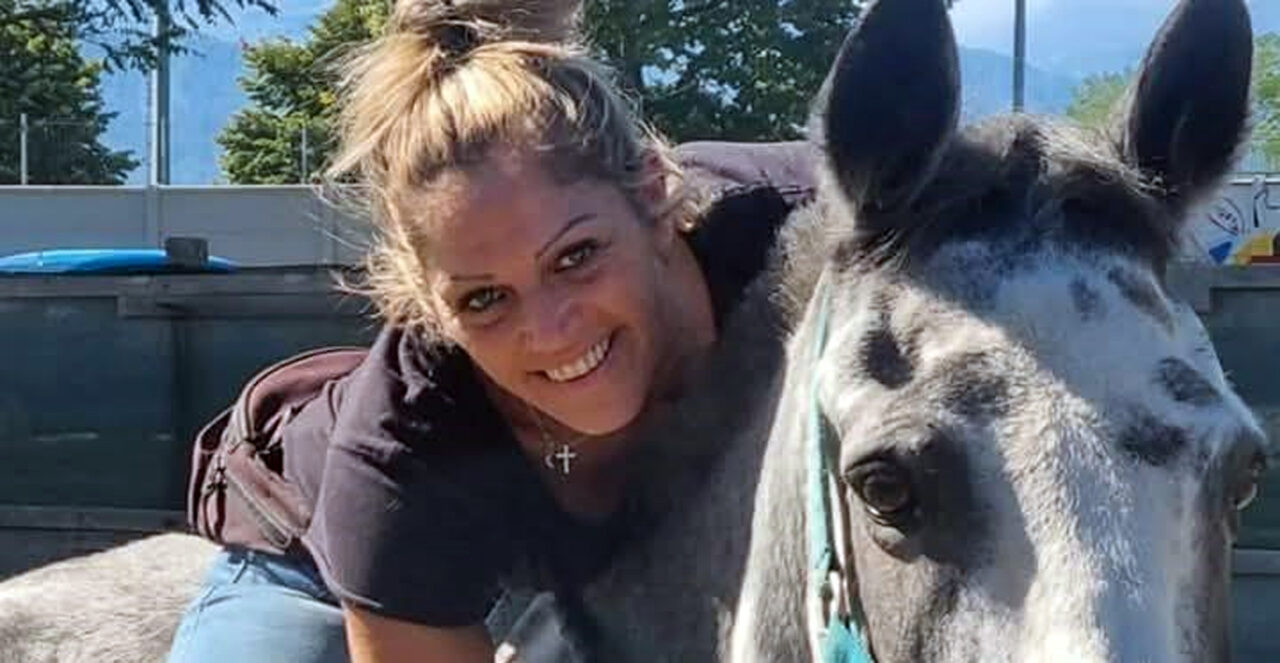 Francesca Asinari perde la vita dopo essersi sparata un colpo di pistola