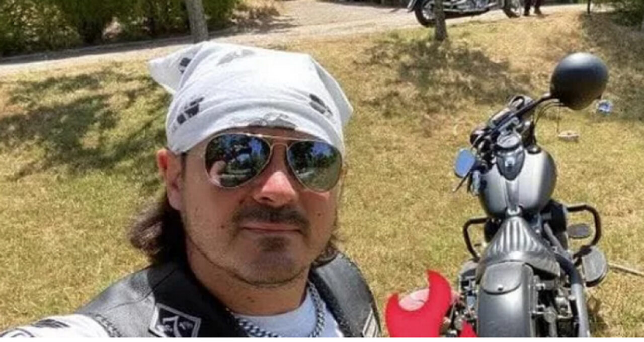 Massimo Cucciniello, 51 anni, esce fuori strada con l’auto e muore