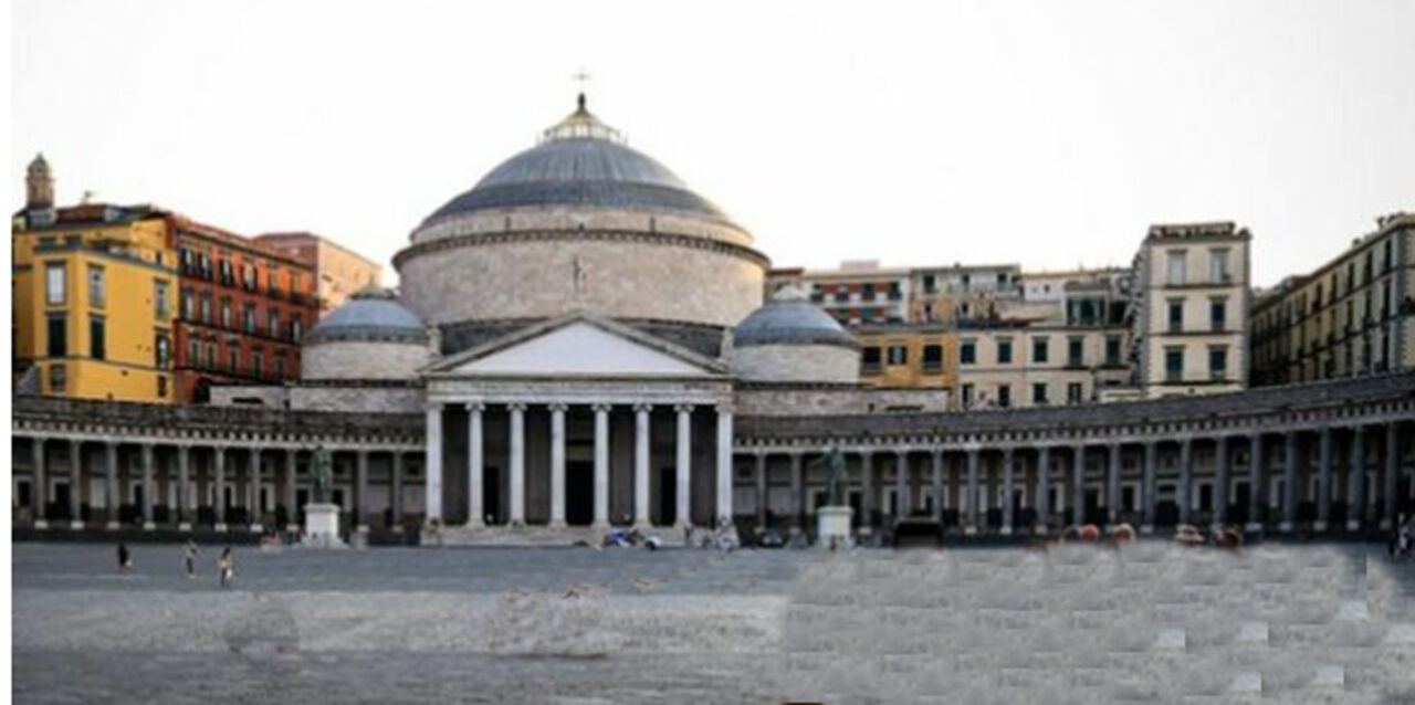 Napoli: uomo di 50 anni si toglie la vita in piazza Plebiscito