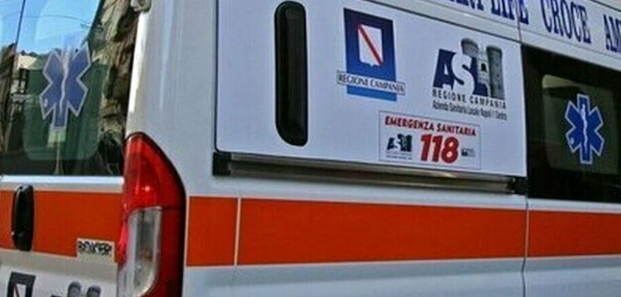 Napoli: centauro travolto da un’auto muore in ospedale