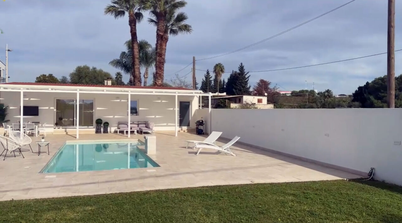 Siracusa: reddito di cittadinanza con villa e Lamborghini