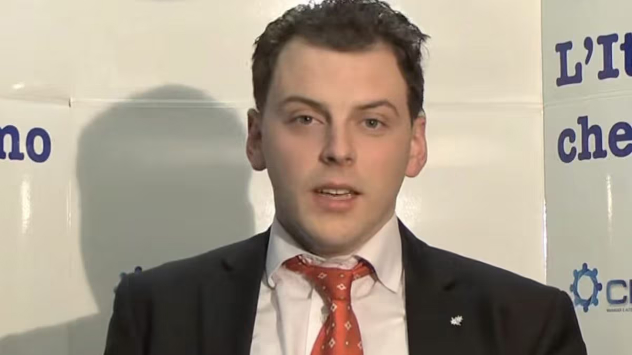 Ivano Rinaldi aveva 41 anni. Si è schiantato contro nove auto in sosta