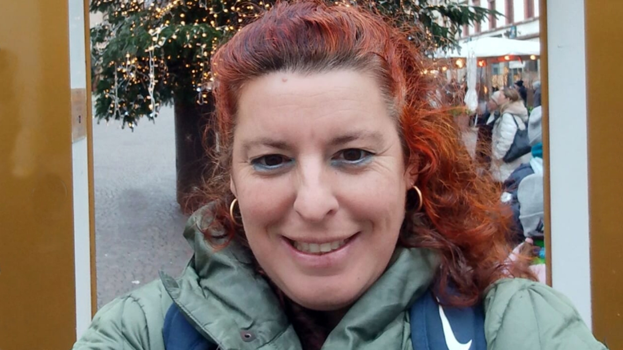 Annamaria Broda, 43 anni, muore appena uscita da casa