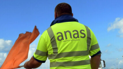 Autostrada A19: scende dall'auto e viene investito e ucciso