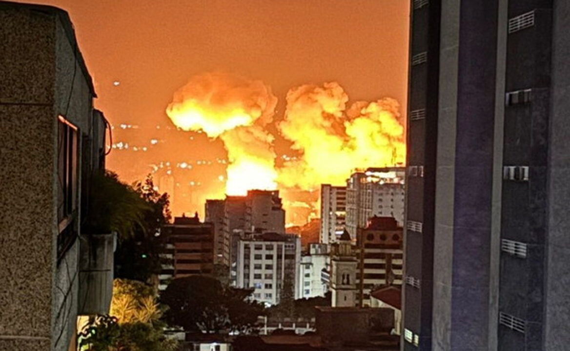 Bombardieri Usa scaricano bombe su Caracas