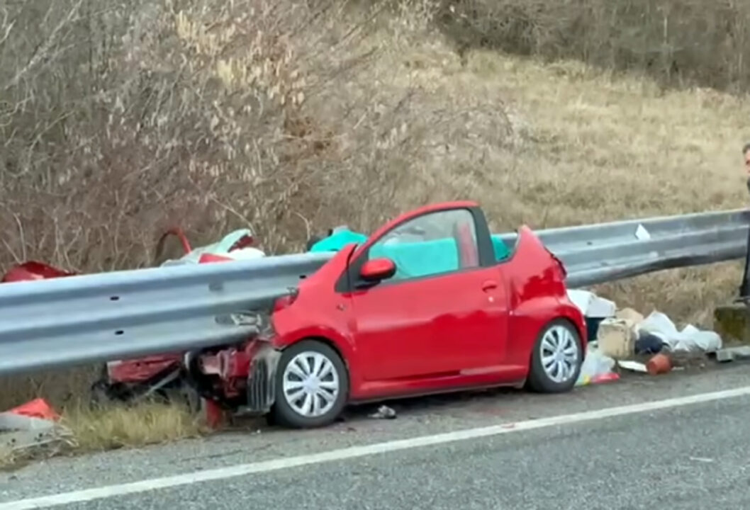 Castel di Sangro: guardrail taglia di netto l’auto. Muore una donna