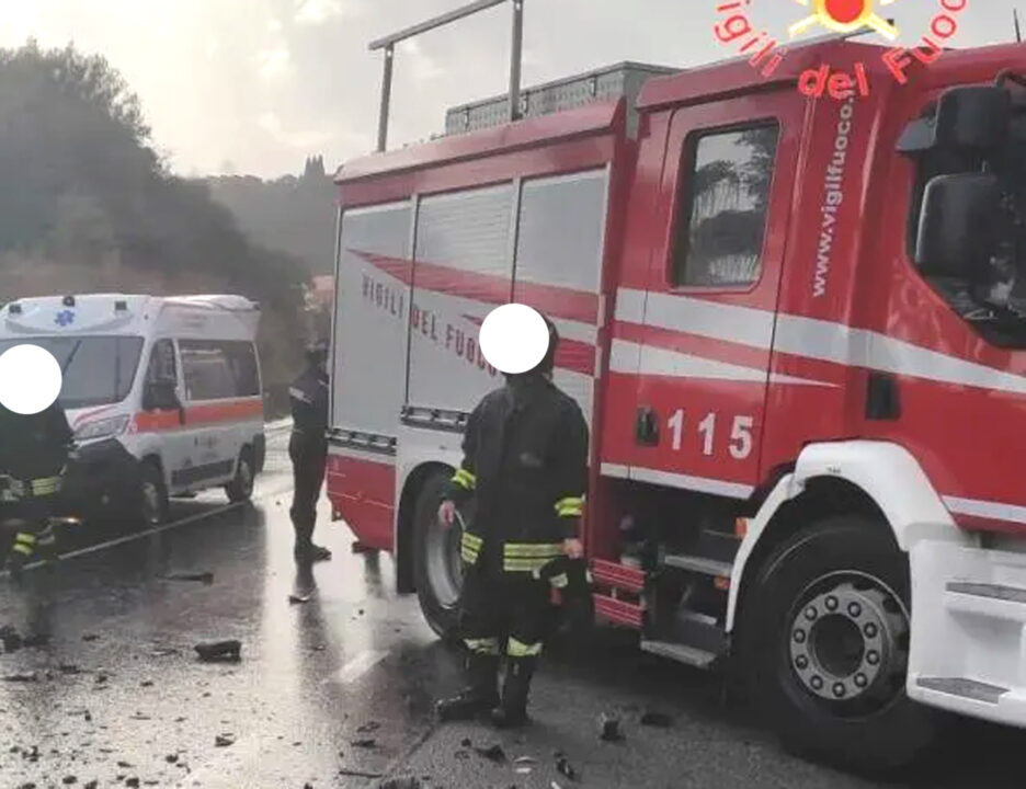 Montepaone: muore donna nel frontale fra auto