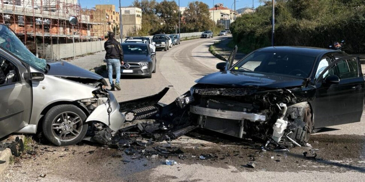 Sant’Agata di Militello: violento frontale fra auto, 3 feriti