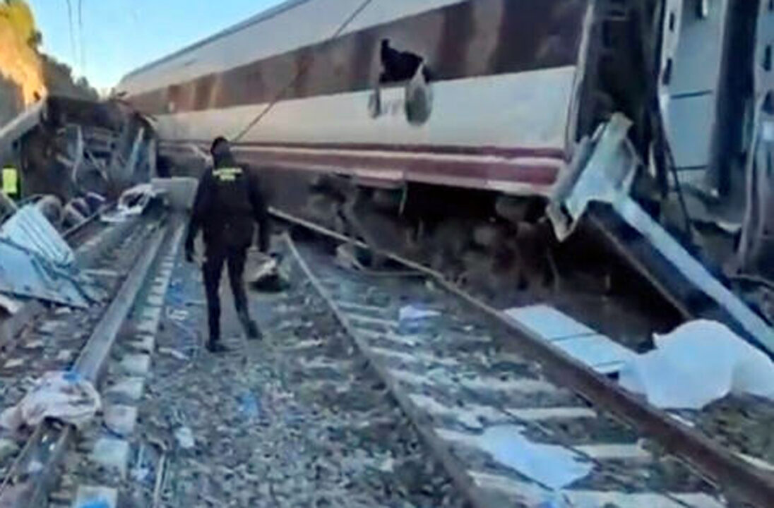 Spagna: salgono ad almeno 39 i morti nello scontro fra treni