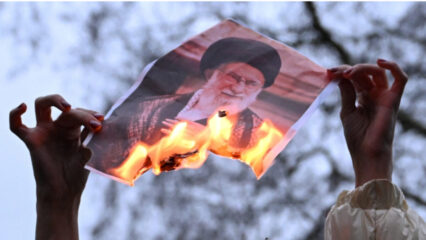 Dal volo dello Scià alla rivolta di una nazione: l’Iran verso un nuovo capitolo storico