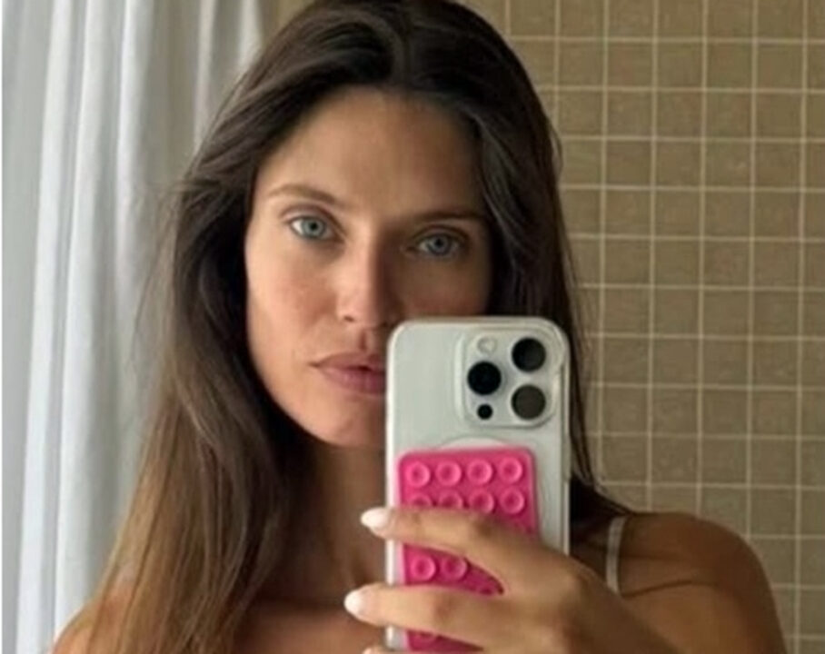 Bianca Balti racconta il cancro senza filtri: «Non è una linea retta»