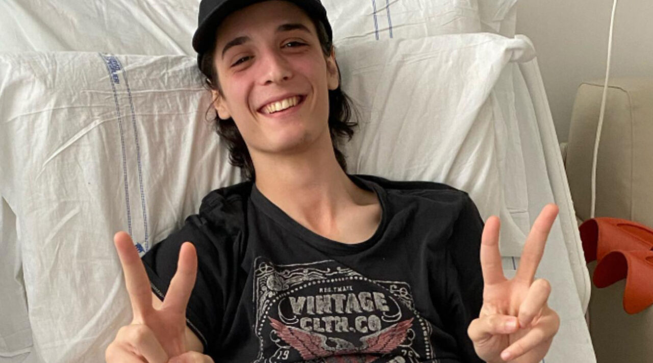 L’ultimo saluto a Damiano Alberti, il creator che aveva raccontato la sua battaglia contro il tumore