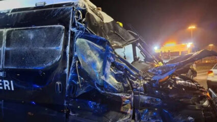 Autostrada A4: furgone carabinieri si ribalta. Dieci feriti