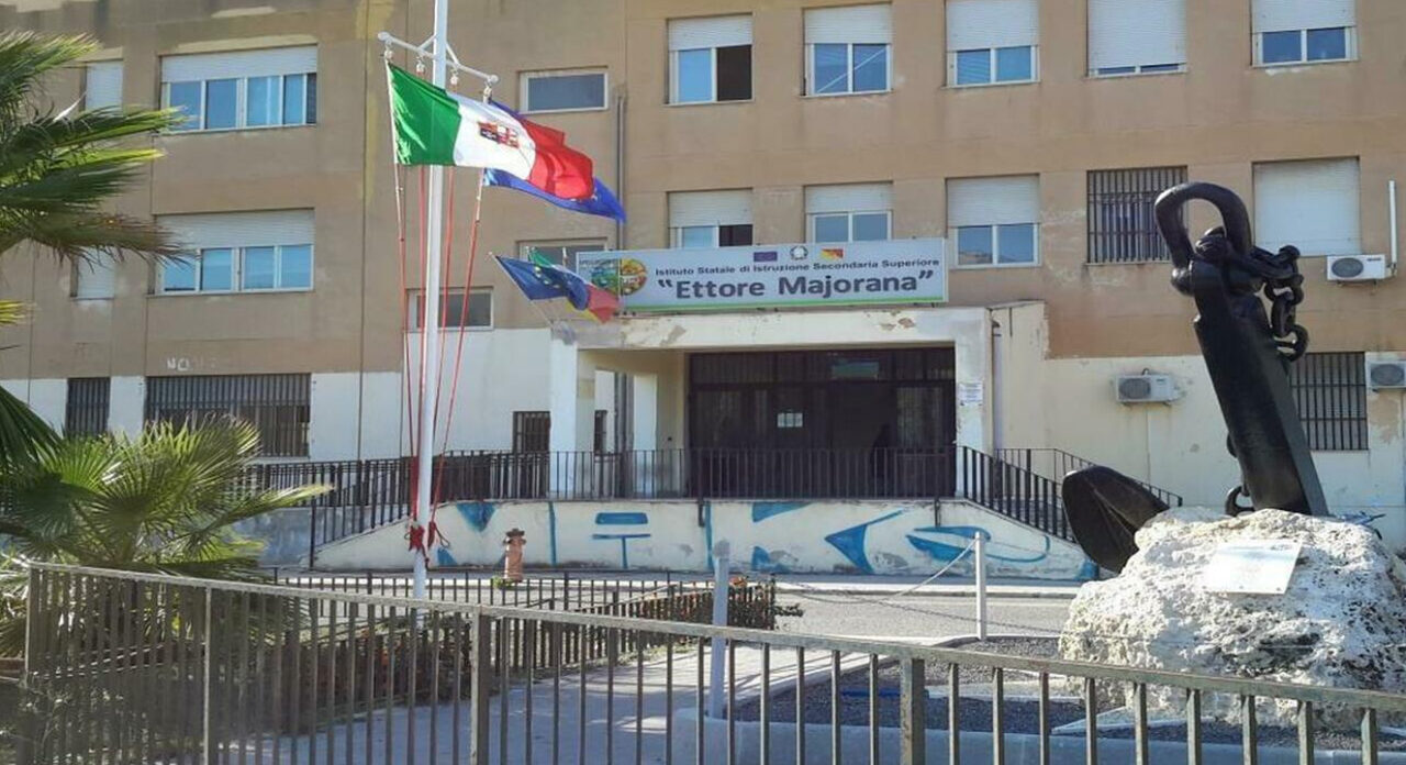 Gela: studente di 15 anni aggredito con un martello a scuola