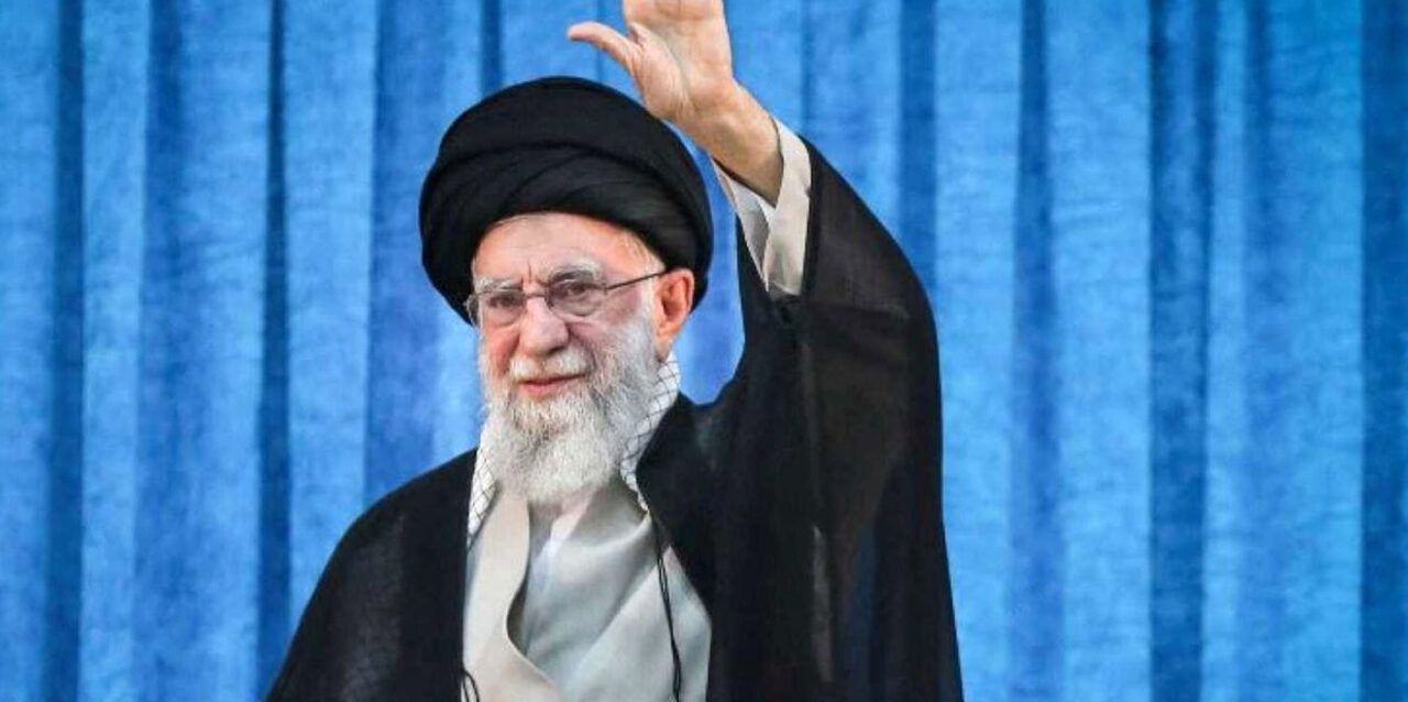 Khamenei ucciso in un raid congiunto Usa-Israele: l’Iran precipita nell’incertezza