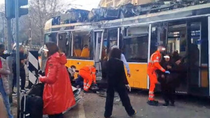 Tram deraglia in centro a Milano: un morto e oltre venti feriti