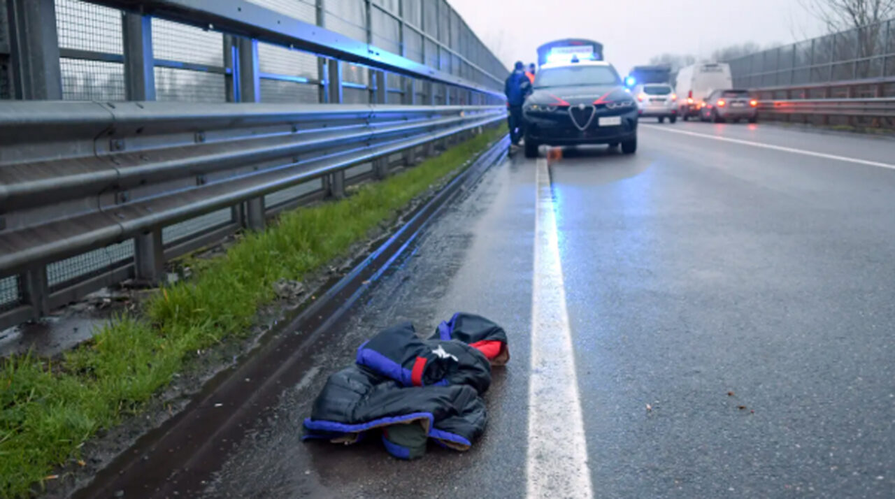 San Giuliano Milanese: 48enne muore finendo contro un camion