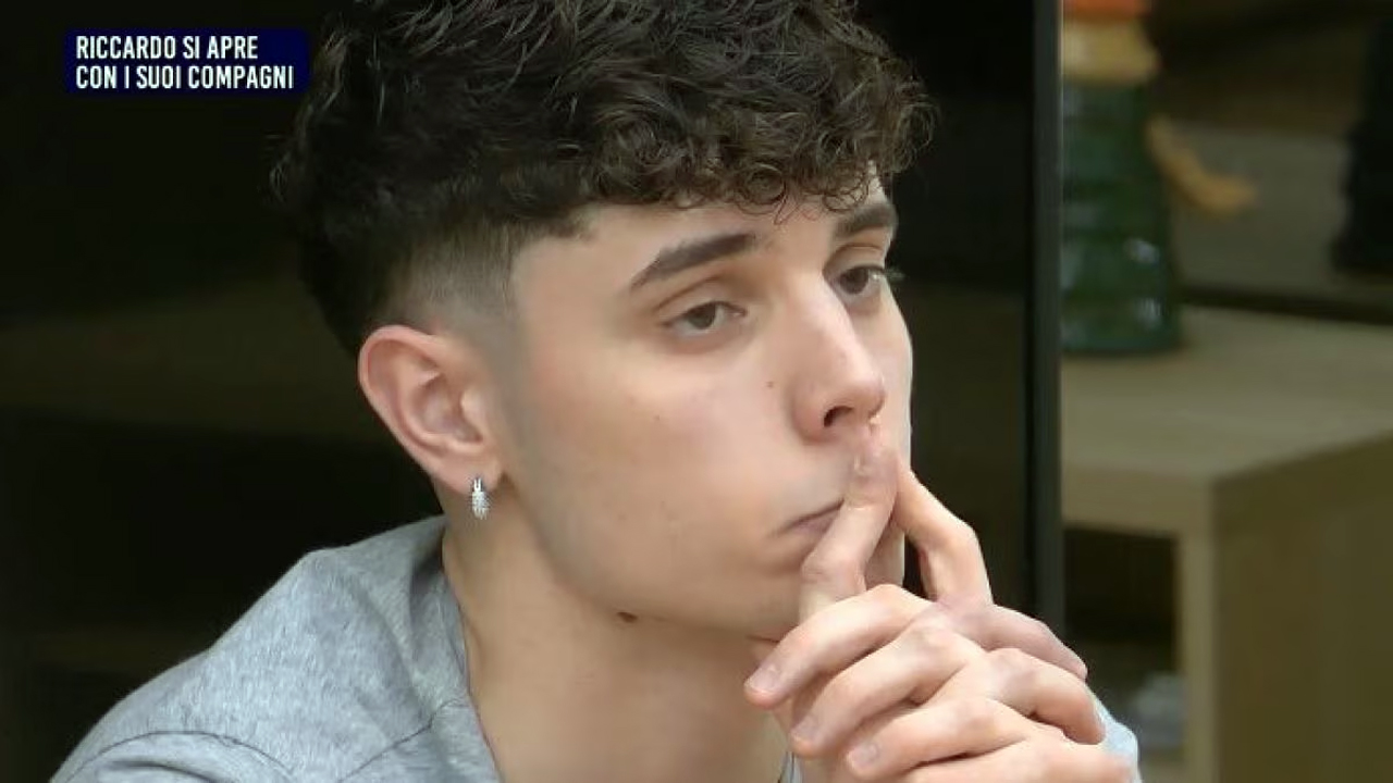 Amici 2025: confessioni, scuse e tensioni ancora irrisolte di Riccardo