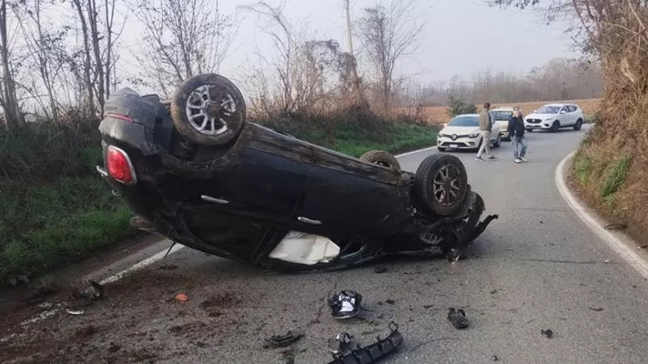 Auto fuori strada e ribaltata: muore una donna di 35 anni a Rivalta