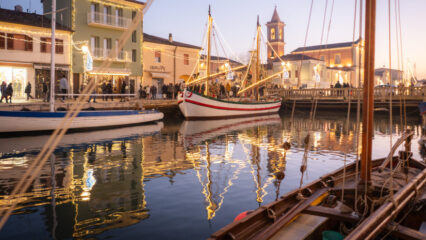 "Mi***tta Maledetta" a Cesenatico: l’insegna della discordia accende il Porto Canale