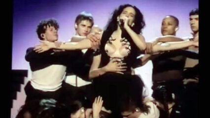 Forum di Assago: Rosalía ferma lo show per intossicazione alimentare