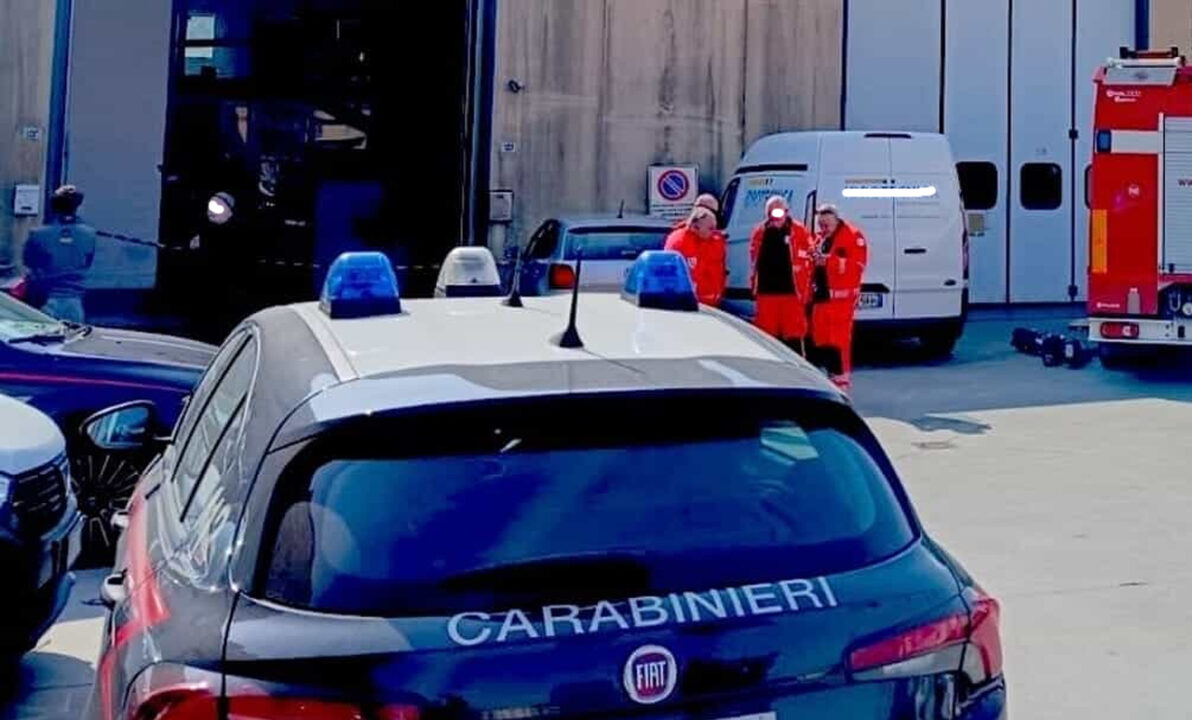 Operaio muore schiacciato da una pressa a Genova: tragedia sul lavoro a Bolzaneto