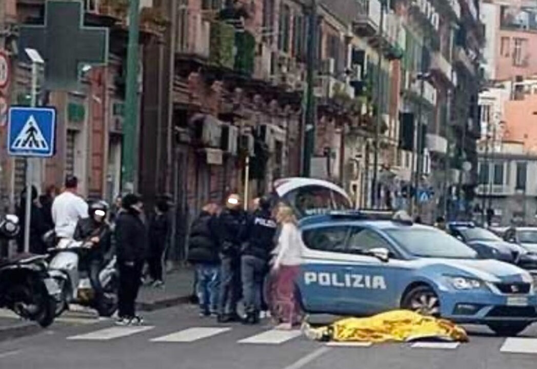 Napoli: ottantenne stroncato da un malore in sella allo scooter