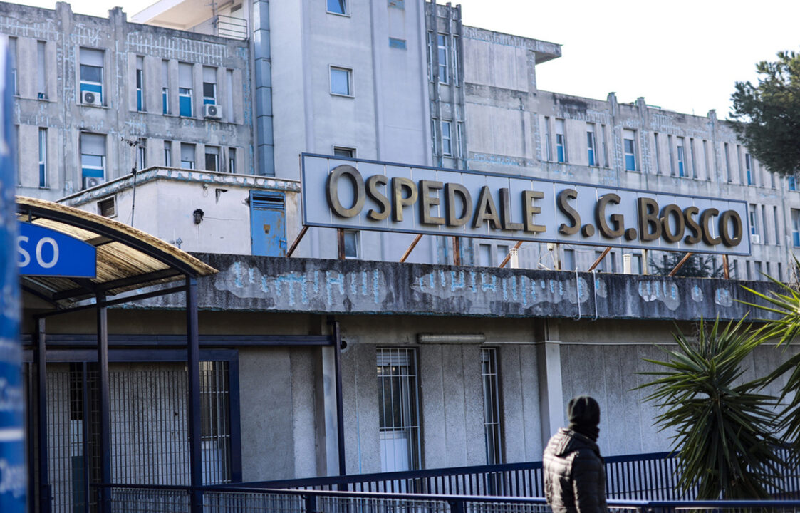 Napoli, morto Antonio Meglio: si toglie la vita in ospedale l’uomo accusato dell’aggressione sul bus